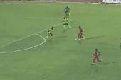 Ovaj sudija je hit u Africi! Kad je istrčao kontranapad, svi su očekivali njegov gol ili asistenciju (VIDEO)