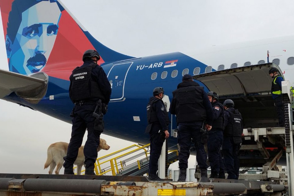 Treći put za pet dana: Dojava o bombi u avionu za Moskvu ponovo lažna! (FOTO)