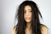 Jednostavan trik koji pomaže u borbi sa naelektrisanom kosom: Potrebna vam je samo jedna stvar iz kuhinje