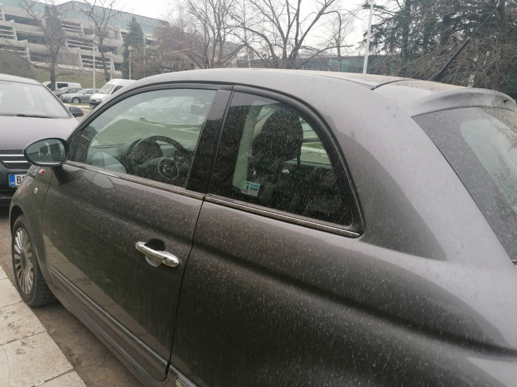 Saharski pesak prekrio Evropu: Teško se diše, nebo je neverovatne boje, a problema je bilo i u Beogradu (FOTO/VIDEO)