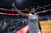 Bomba iz NBA: Irving želi da napusti Bruklin, traži trejd!