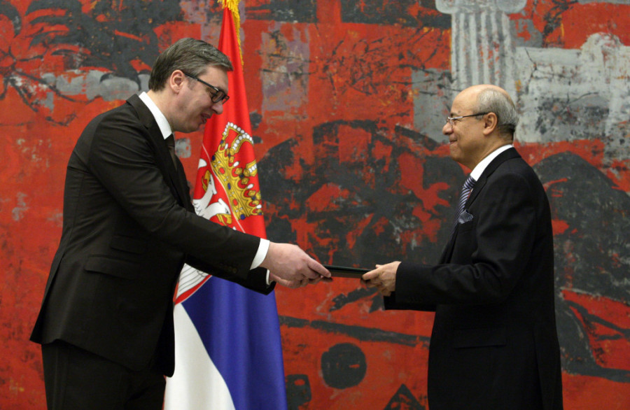 Ambasador Narodne Demokratske Republike Alžir Fatah Mahriz predaje akreditive predsedniku Srbije Aleksandru Vučiću