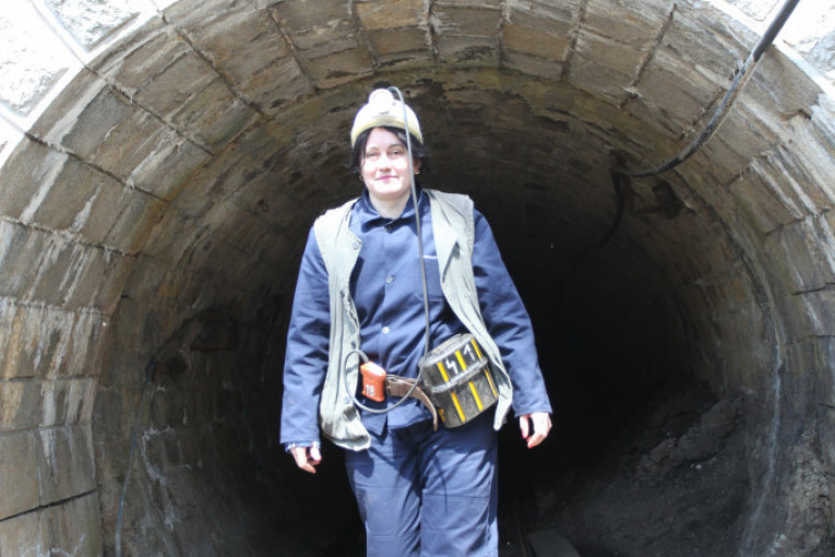Nataša 27 godina radi u rudniku i rešava probleme: "Nekim ženama je lakše da uđu u jamu nego da skuvaju ručak" (FOTO/VIDEO)