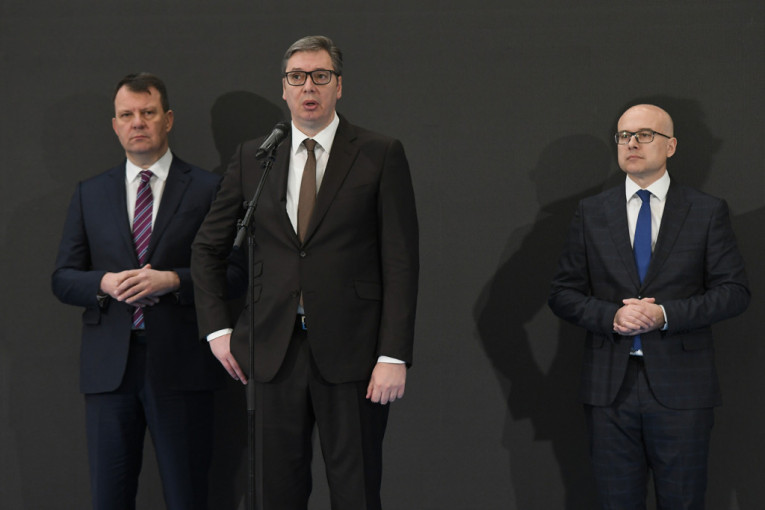 Vučić u Novom Sadu: Predsednik obišao postrojenje nemačke BMTS kompanije - svaka fabrika je čedo!