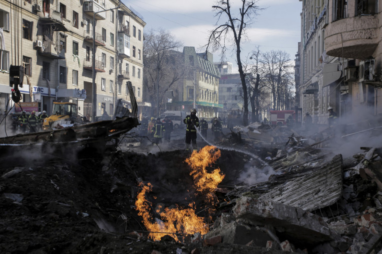 Naređena hitna evakuacija! Ukrajinci ubijaju civile u Hersonu, narod beži u Rusiju