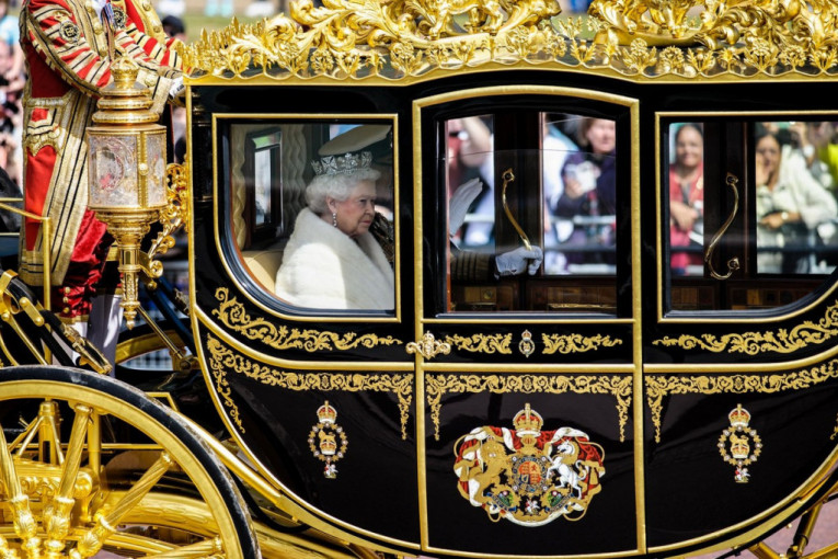 Kraljica traži dekoratera koji će ukrasiti Bakingemsku palatu za 30 hiljada funti