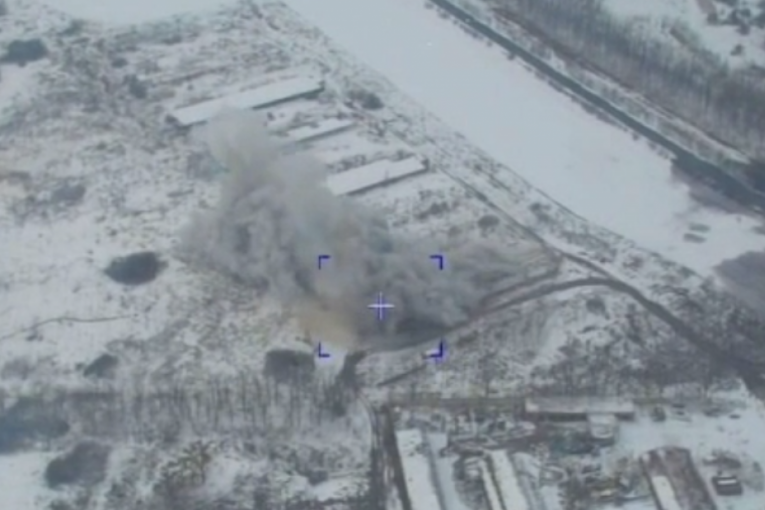 Objavljen snimak uništavanja hangara jednim preciznim potezom: Rusi hipersoničnom raketom razneli ukrajinsko skladište oružja (VIDEO)
