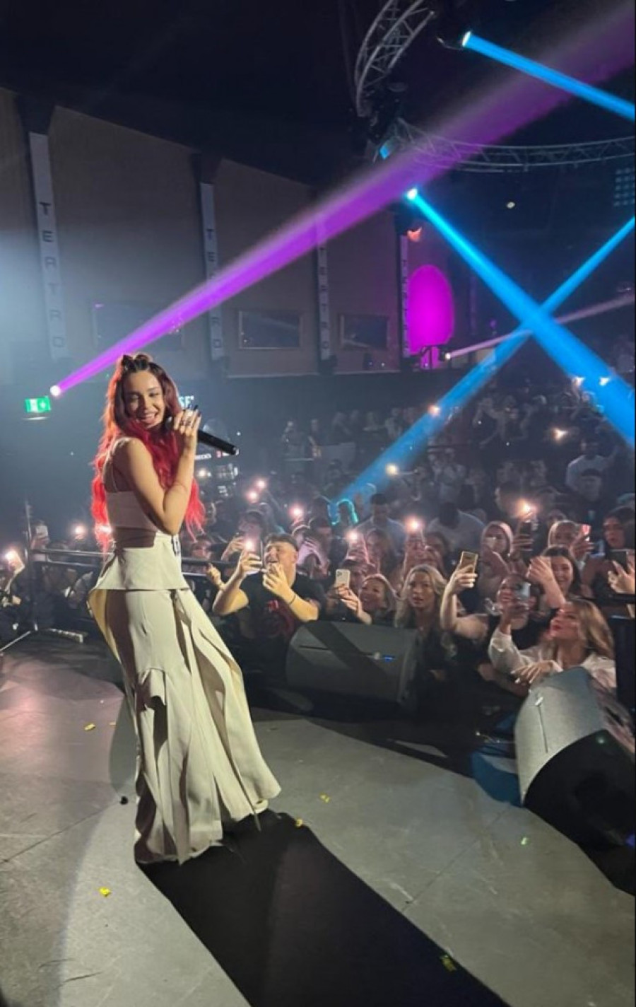 Verila se Breskvica?! Jednim potezom pevačica uzburkala javnost (FOTO)