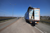 Nesreća na auto-putu kod Mladenovca: Prevrnuo se kamion, ne zna se da li ima stradalih