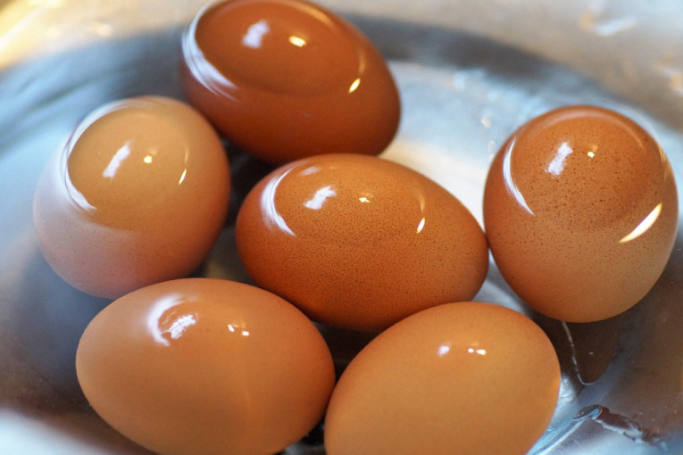 Kako da skuvate jaja bez pucanja: Evo šta treba da ubacite u vodu u kojoj se kuvaju