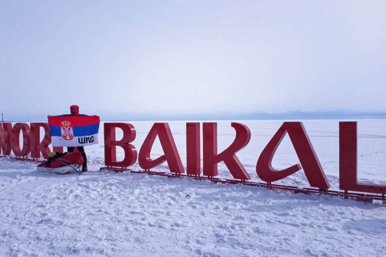 Rekli su mi da sam lud! Ivan je jedini Srbin koji je prepešačio Bajkalsko jezero - surovo putovanje po debelom ledu i minusu (FOTO/VIDEO)