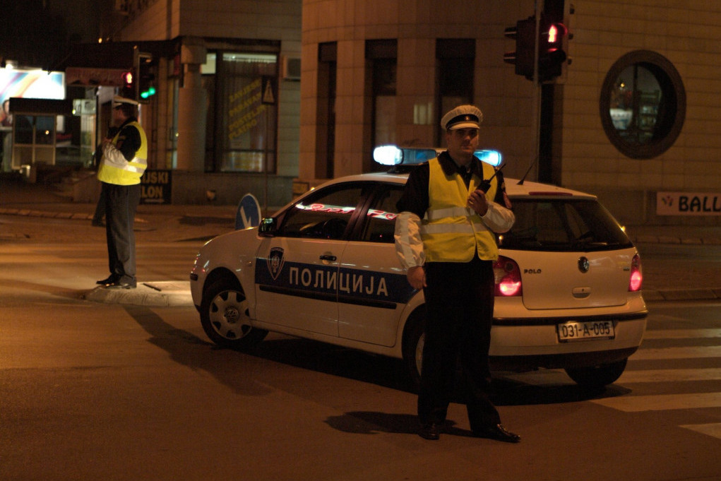 Pijani mladići iz kola u pokretu pucali iz kalašnjikova! Jeziva scena na ulicama Hercegovine