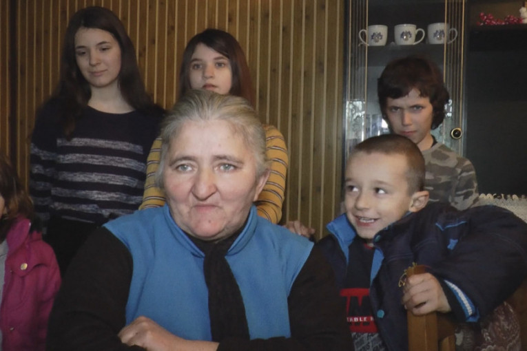 Majka heroj oborila rekord: Svetlana iz sela kod Svilajnca rodila deset sinova i pet ćerki - stvorila milionsko bogatstvo (FOTO)