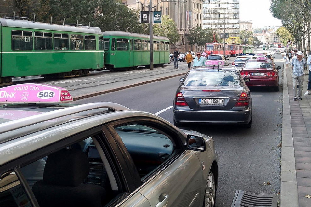 "Lepo vreme je smrt za taksiste": Otkrivamo da li se Beograđani više voze taksijem nakon poskupljenja starta