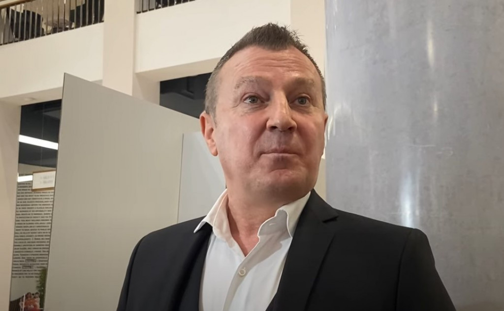 Bio je zarobljen u Americi usled hitne operacije pluća: Lekari mu zabranili let avionom, a pevač sada otkrio kako se oseća