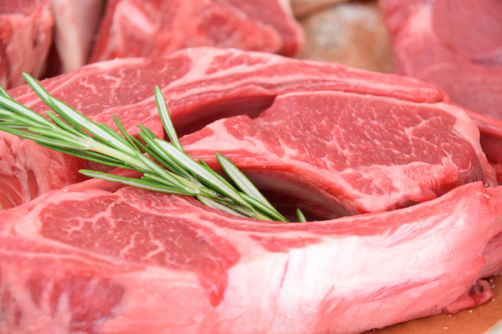 Niste sigurni da li je meso koje kupujete u prodavnici sveže ili ne: Dovoljno je pet sekundi da saznate