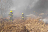 Vatrogasci heroji - lokalizovan požar kod Kraljeva: Sačuvana domaćinstva, ljudi nisu ugroženi