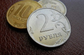 Rublja nastavila da jača prema dolaru i evru