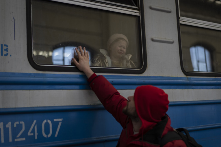 Vlada Srbije  šalje humanitarnu pomoć: Za decu i izbeglice u Ukrajini 3 miliona evra