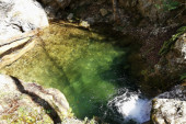 Veličanstvena prirodna oaza u Ovčarsko-kablarskoj klisuri: Jedan deo Banjskog potoka je veoma atraktivan, turisti ne mogu da mu odole (FOTO)