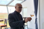 Naša Srbija je bogata i rodna, ne morate "ići preko" da "napunite" čula: Vučević posetio vinariju u Šidu - prave najlepša pića na svetu
