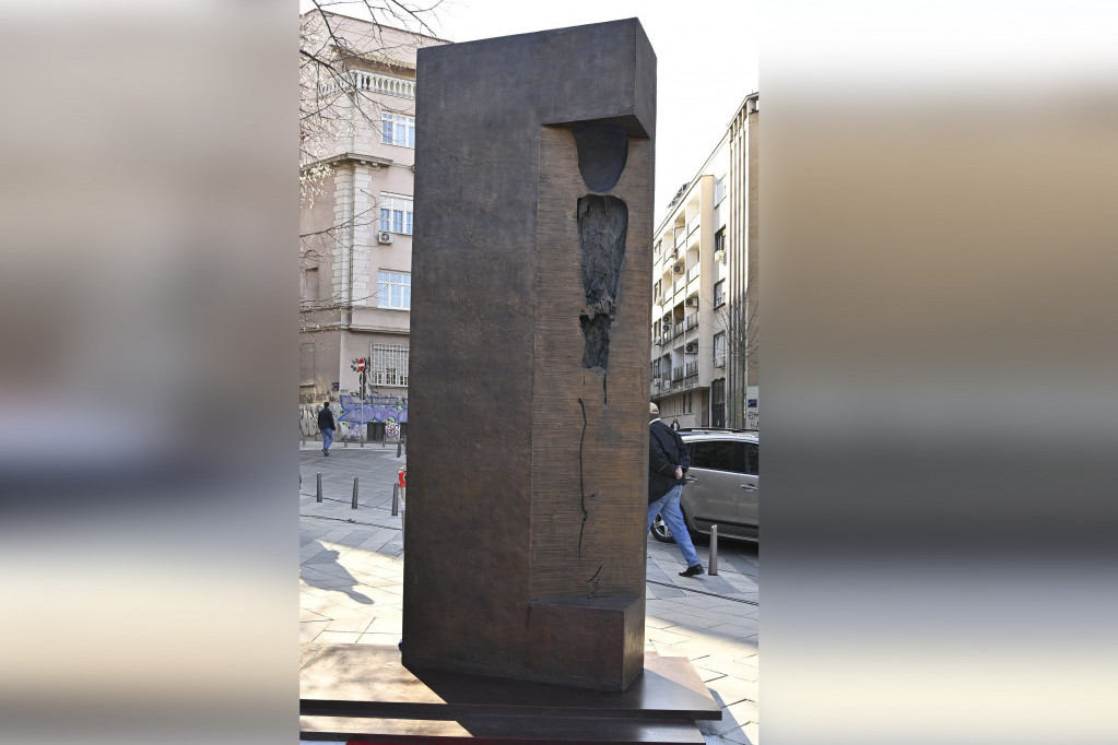 Otkriven spomenik Jerneju Kopitaru u Beogradu - putokaz saradnje dva bratska naroda (FOTO)