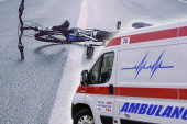 Saobraćajka kod Loznice: Biciklista skrenuo u suprotnu traku, pa se zakucao u "BMW", poginuo na licu mesta