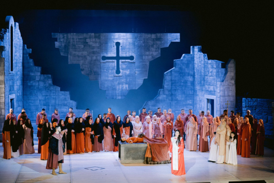 Priča o tragičnoj ljubavi i tajni srebrnog krsta: Spektakularna premijera opere „Vladimir i Kosara“ u SNP (FOTO)