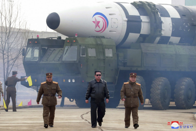 Filmske scene iz Pjongjanga: Severna Koreja testirala novu interkontinentalnu balističku raketu (VIDEO)