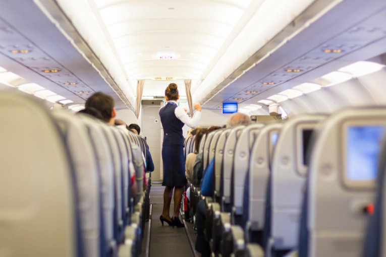 Upozorenje stjuardese: Ovaj deo sedišta u avionu nije namenjen putnicima