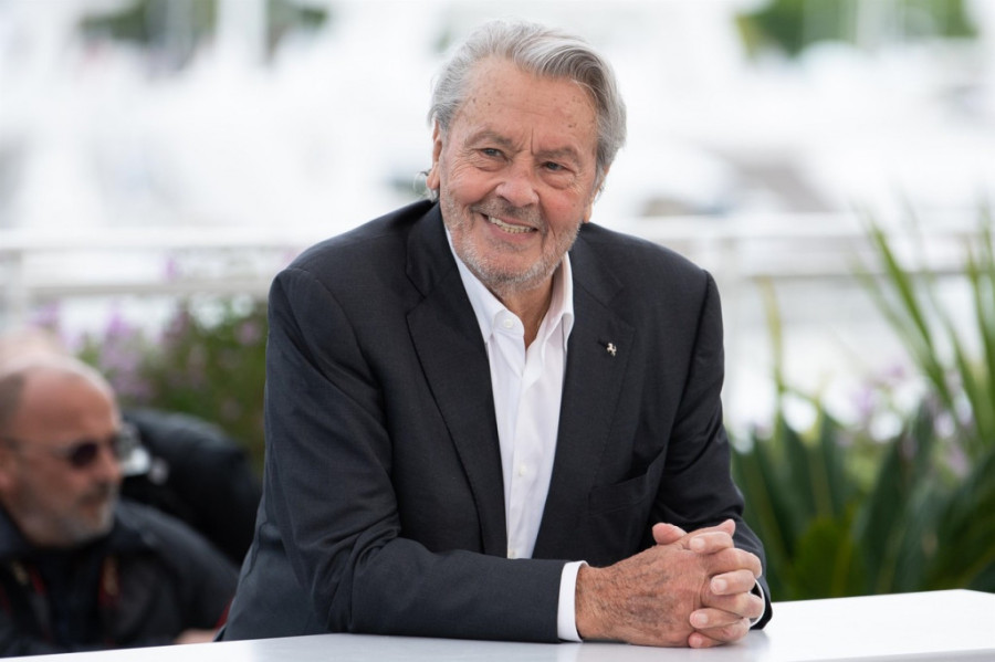 Alen Delon u životnoj opasnosti: Da li su deca slavnog glumca namerno prekinula njegovo lečenje?