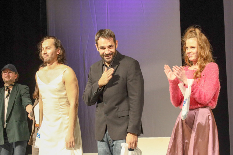 24sedam na premijeri predstave „Femkanje“: Ko glumi, a ko se folira? (FOTO/VIDEO)