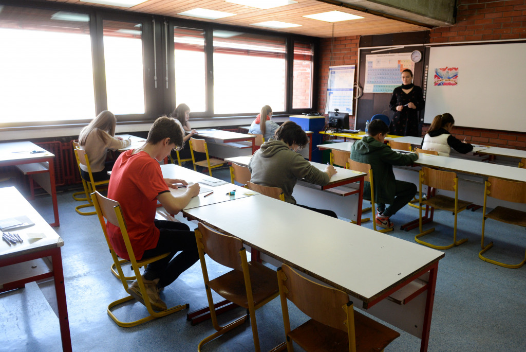 Učenici moraju da nadoknade dva dana: Škole individualno odlučuju, na stolu je nekoliko opcija!