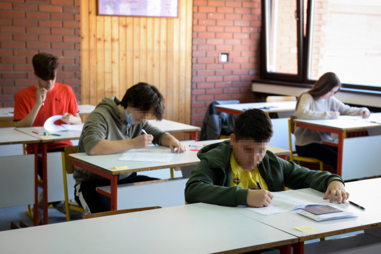 Mala matura u školama širom Srbije prošla bezbedno i bez incidenata: Vulin pohvalio posvećenost srpske policije
