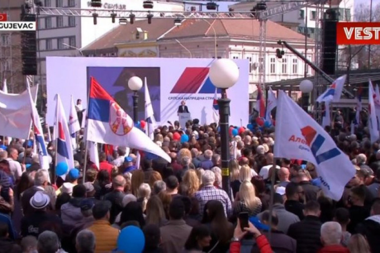"Nema mržnje kod ljudi koji podržavaju dela": Vučić poslao snažnu poruku sa predizbornog skupa u Kragujevcu!