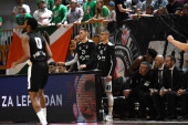 Partizan kao domaćin u Tivoliju! Zastava sa likom legendarnog kapitena crno-belih dominira u ljubljanskoj dvorani! (FOTO)