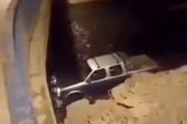 Bizarna scena u Donjem Vakufu! Pijan vozio kroz reku, jedva spasao živu glavu! Pojavio se i snimak (VIDEO)