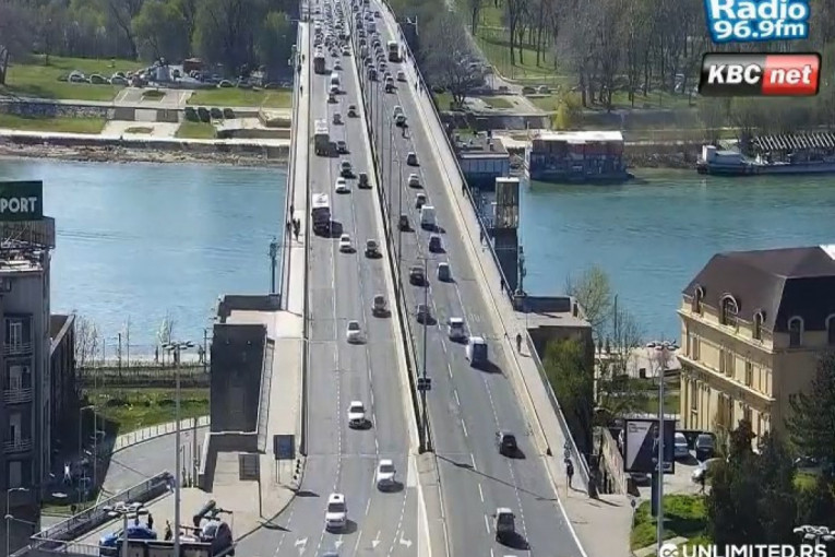 Udes napravio zastoj na Brankovom mostu: Sudarilo se više vozila