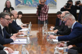 Stabilni prijateljski odnosi i intenzivna saradnja: Predsednik Vučić sa ministrom odbrane Italije