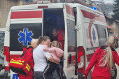 Težak udes kod Surčina: Sudarila se tri vozila, povređeno dete!