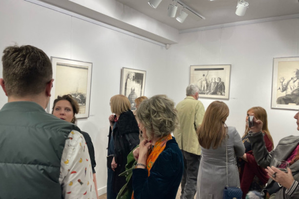 „Slike Miće Popovića su kao pesme Zabranjenog pušenja“: Nele Karajlić otvorio izložbu crteža čuvenog umetnika