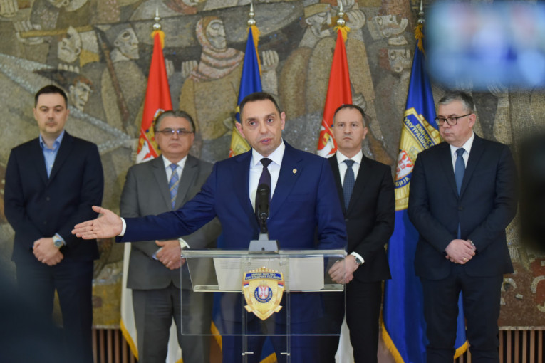 MUP i BIA imaju informacije - spremaju se neredi na dan izbora: Vulin se obratio iz Palate Srbija