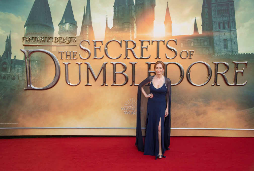 Džoana Rouling piše pod pseudonimom: Nova knjiga obara rekorde, a nije "Hari Poter"