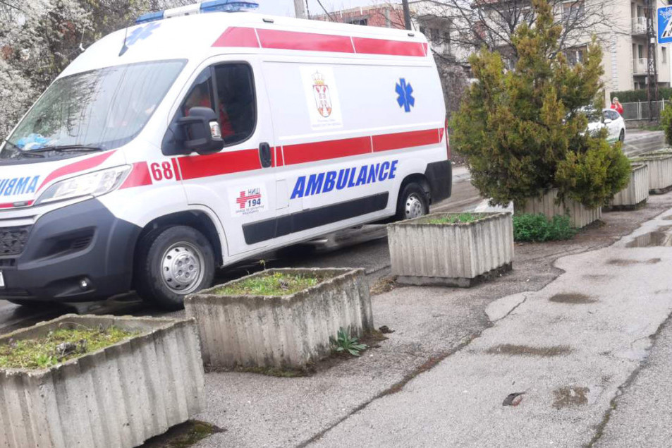 Prevrnulo se vozilo Hitne pomoći: U nesreći kod Paraćina povređene tri osobe!