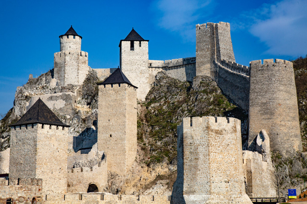 Noćenje za dve osobe i po 2.500 dinara! Smeštaji za Prvi maj skoro popunjeni u ovom delu Srbije (FOTO)