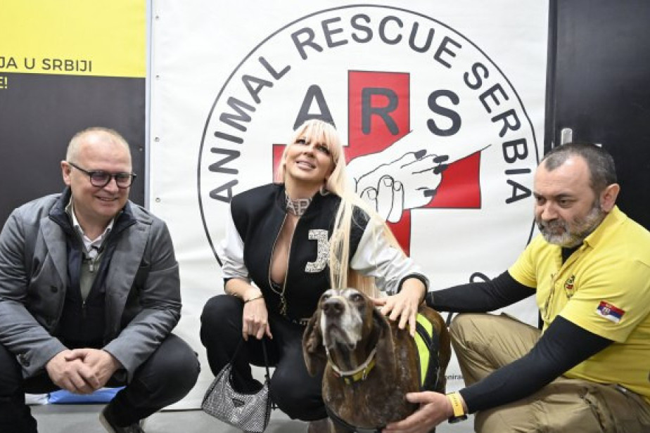 Karleuša i  Vesić obišli udruženje za zaštitu životinja: Popularna pevačica uputila apel ljudima dobrog srca (FOTO/VIDEO)