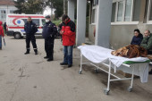 Potresne slike ispred Opšte bolnice: Poginulo osam rudara, najmanje 18 povređeno! Lekari Aleksinca i Niša u pripravnosti! (FOTO)