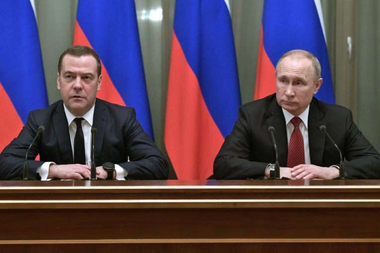 Medvedev poručio Zapadu: Nećemo ništa kupovati od neprijateljskih zemalja, niti im išta prodavati, Rusija ima tiho, ali zastrašujuće oružje