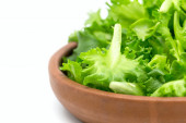 Novi viralni hit-recept na TikToku: Zdrava alternativa čipsu od krompira - čips od zelene salate (VIDEO)