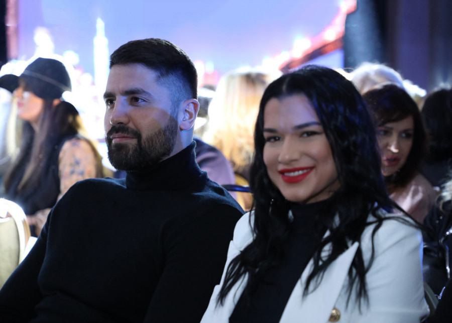 Šamari, pocepane usne i frakture! Tri srpske pevačice doživele nasilje od početka godine